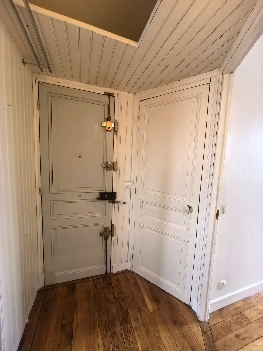 Grand réaménagement d'un petit appartement de 35 m² dans le Grand Paris 🌟 Jeu de couleurs géométriques