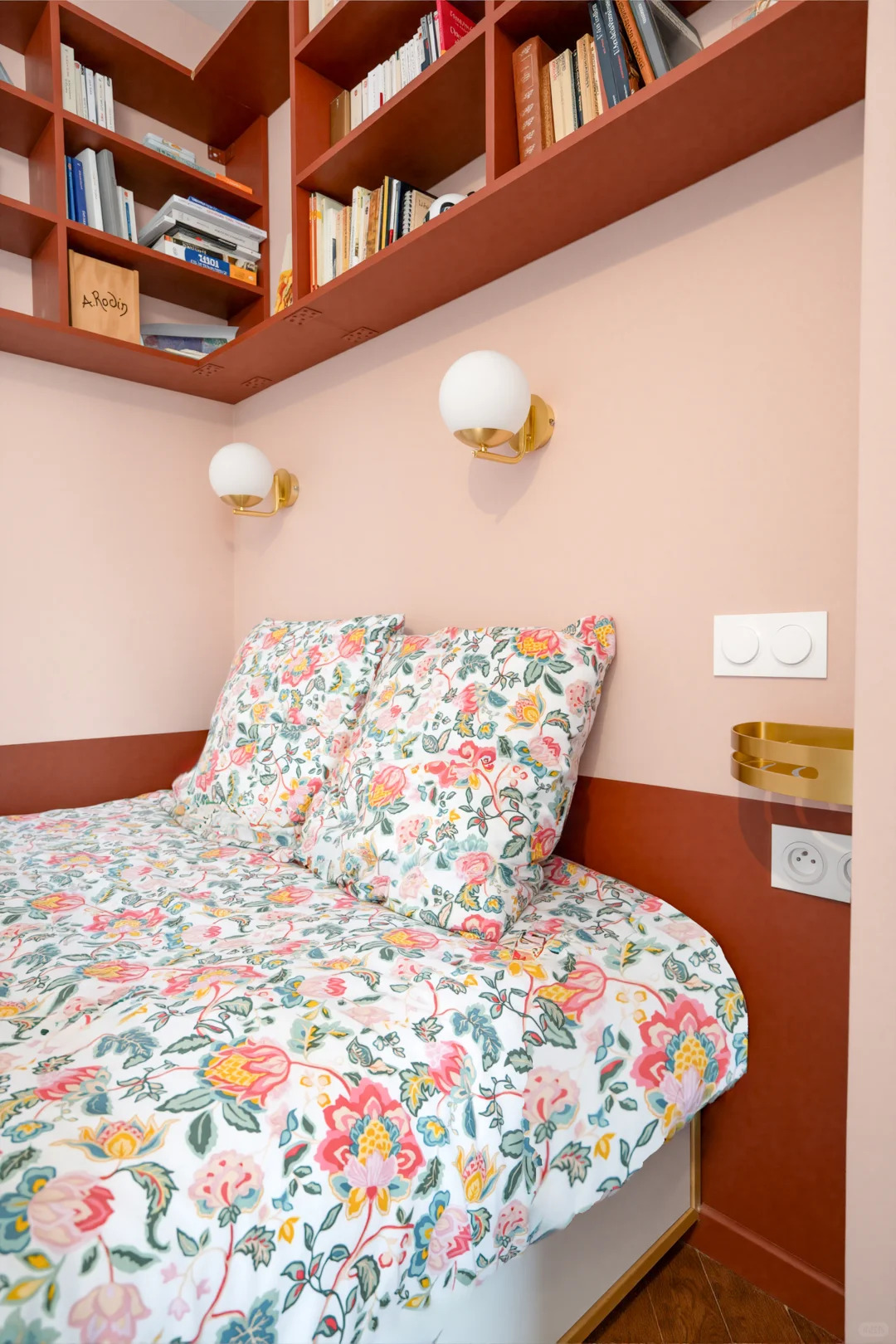 Je passerais tout un après-midi à ne rien faire dans cet appartement face à la Tour Eiffel
