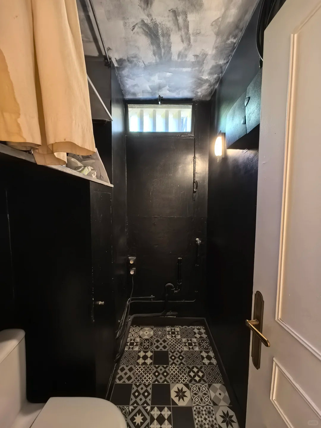 Couloir transformé… et les invités passent une demi-heure à le photographier dès l'entrée